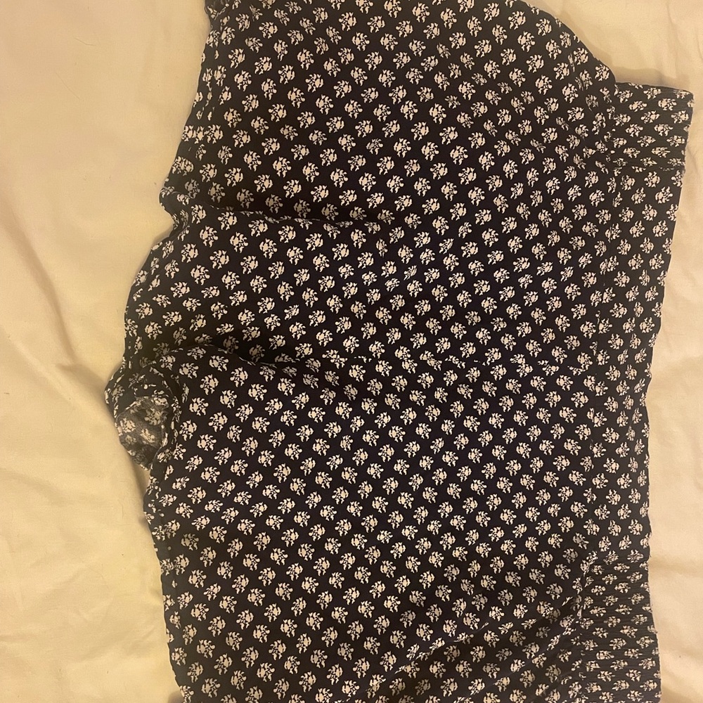 SHORTS - Picture 4 of 5